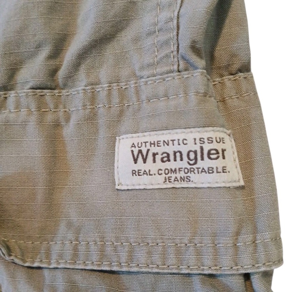 Dockers Wrangler Lot of 2 Pairs Men's Gray Khaki Shorts Sz W42 & 42 Cotton READ - Picture 12 of 16